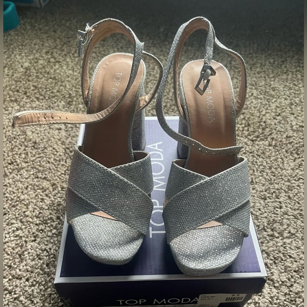 TOP Moda Glittering Silver Strappy Sandals